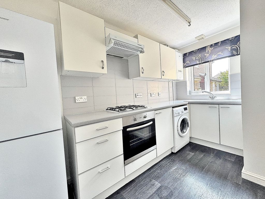Property photo 2 of 7 Kitchen