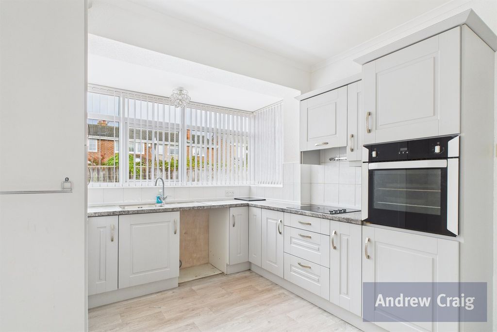 Property photo 3 of 15 Kitchen