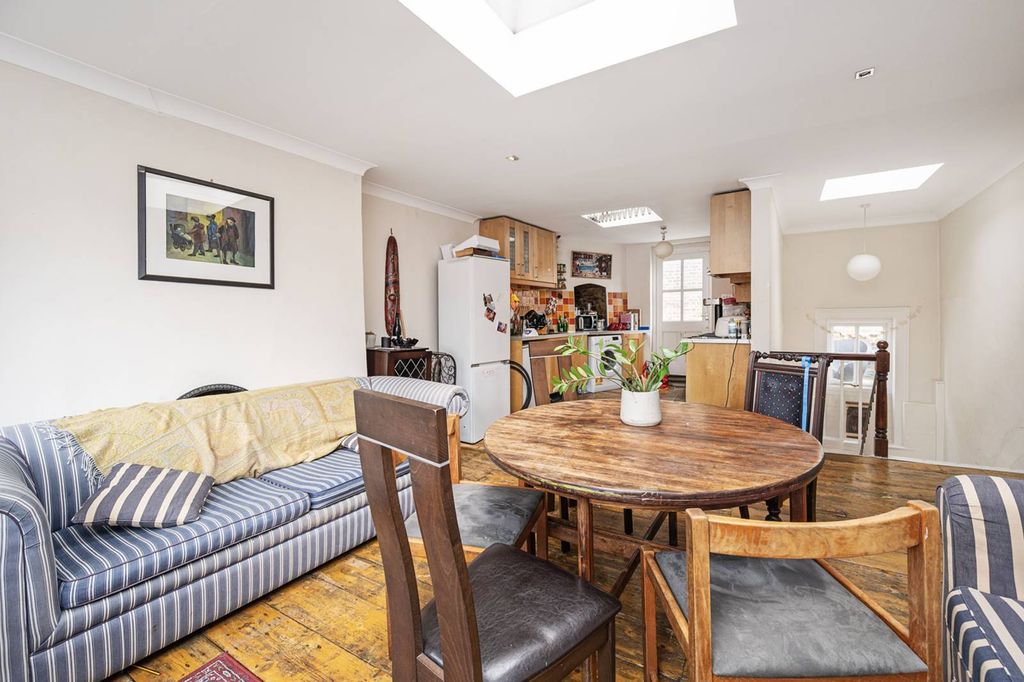 Property photo 3 of 11