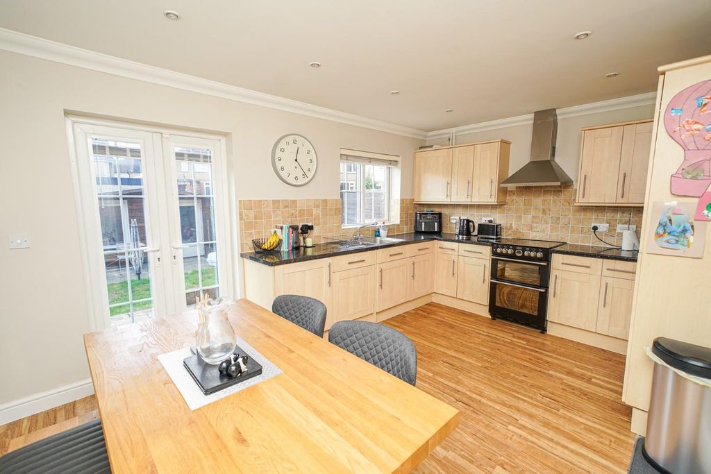 Property photo 3 of 24