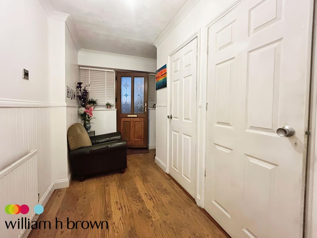 Property photo 2 of 15 Entrance Hall