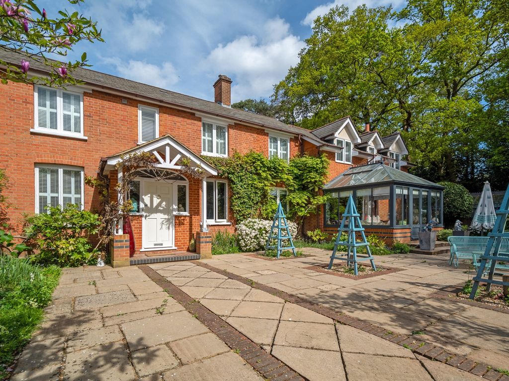 Property photo 1 of 32