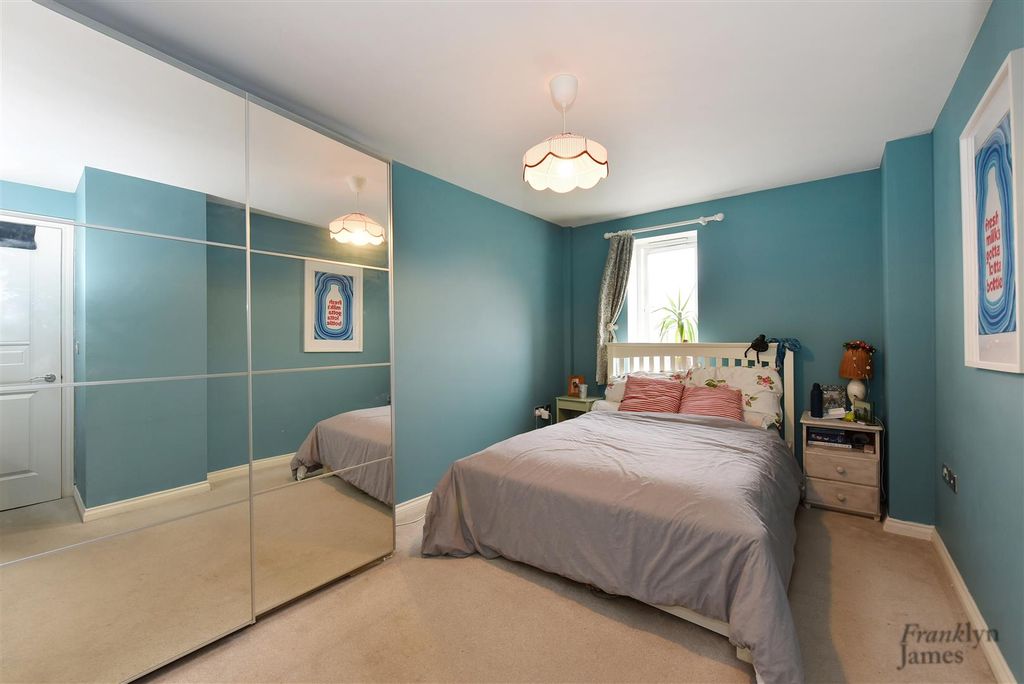 Property photo 1 of 10 26, Locksons Close (9).Jpg