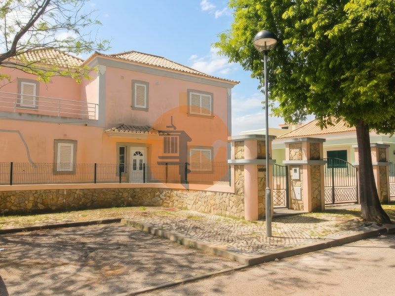 Property photo 2 of 32