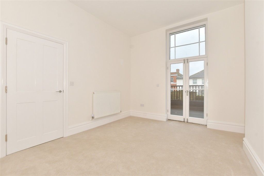 Property photo 1 of 7 Bedroom 1