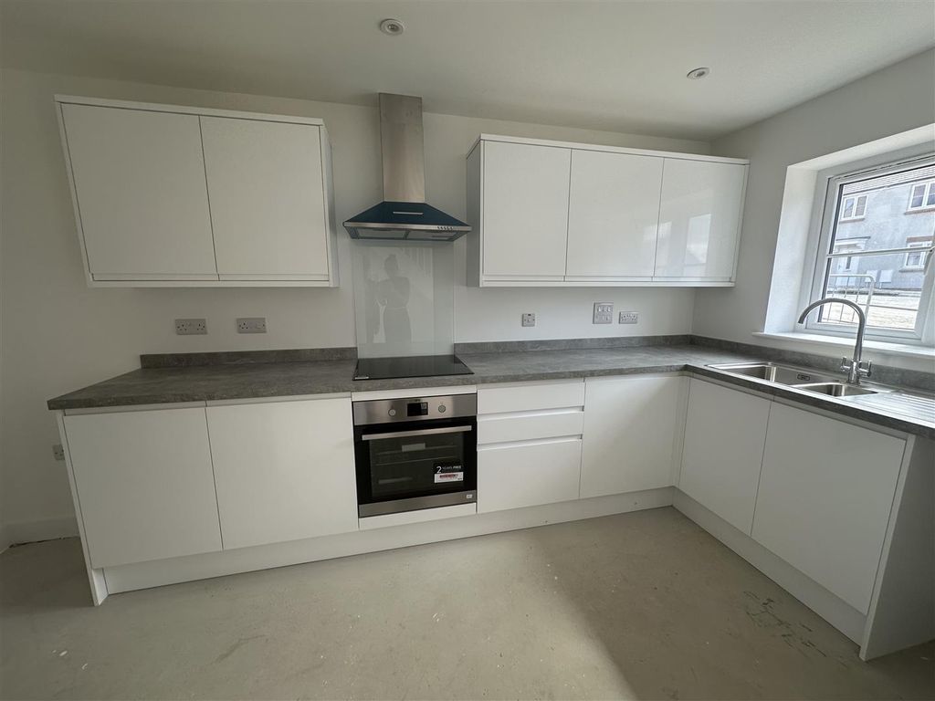 Property photo 3 of 14 Plot 375 Kitchen 1.Jpeg