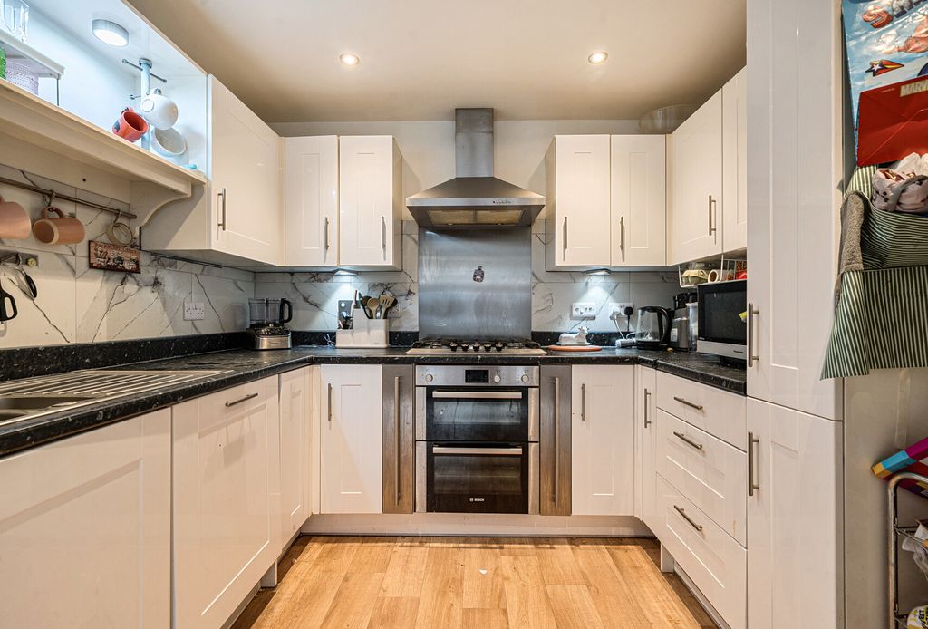 Property photo 1 of 14 1385203-18-69284E...