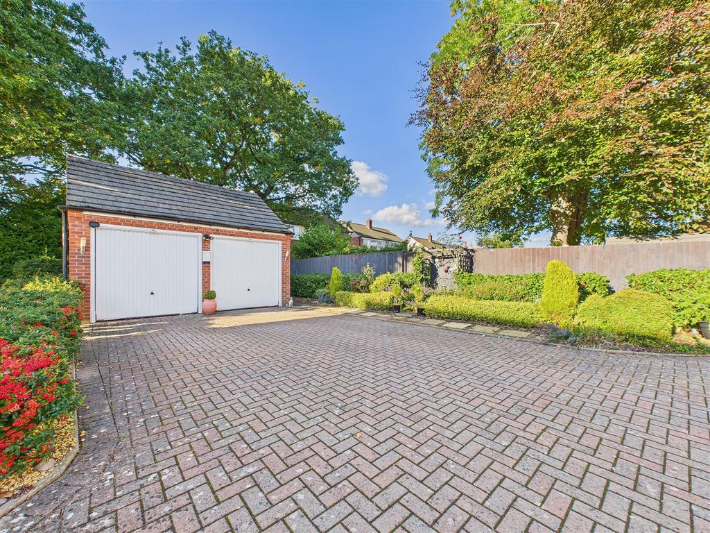 Property photo 2 of 35 Cam02453G0-Pr0178-Still041.Jpg