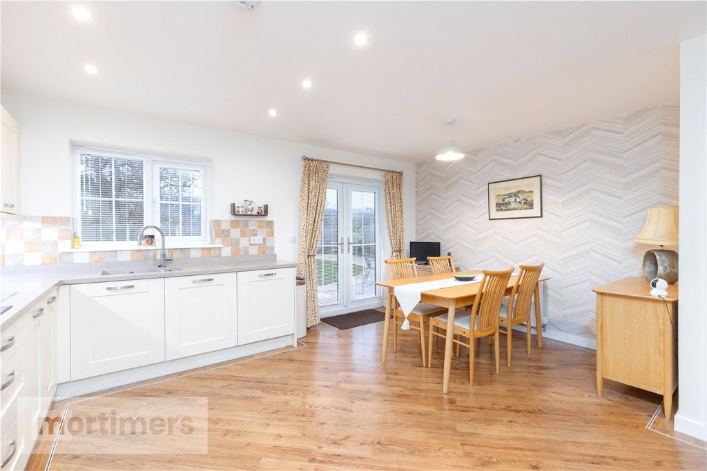 Property photo 2 of 22 Dining Kitchen