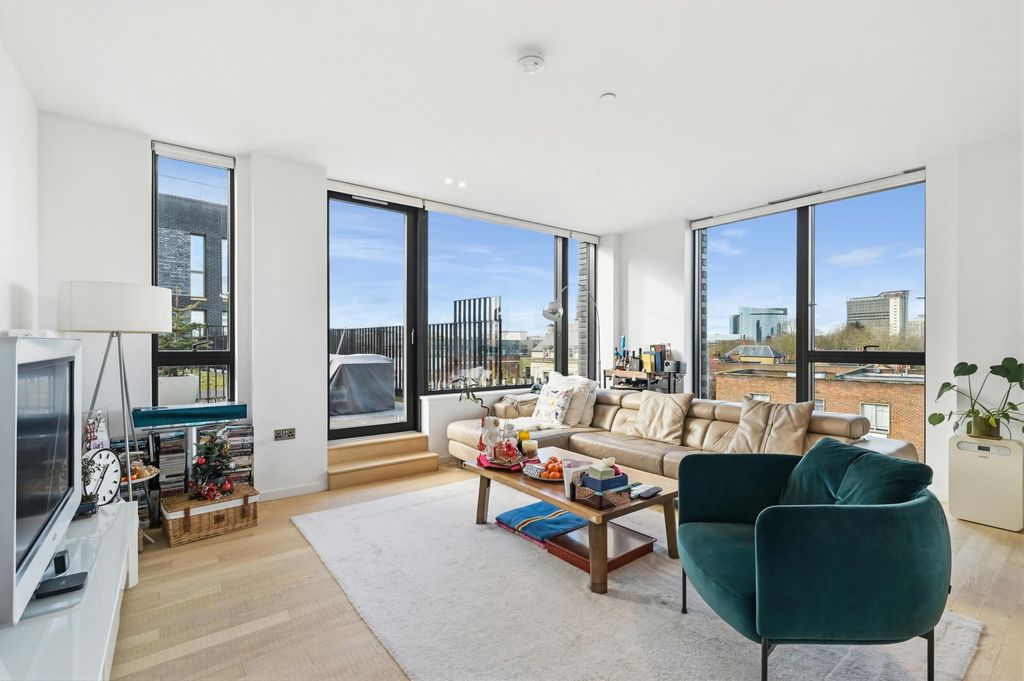 Property photo 1 of 11