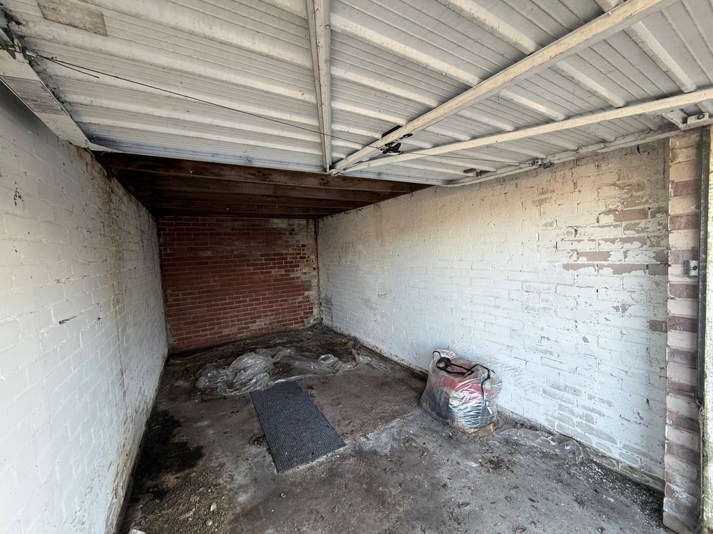 Property photo 2 of 3