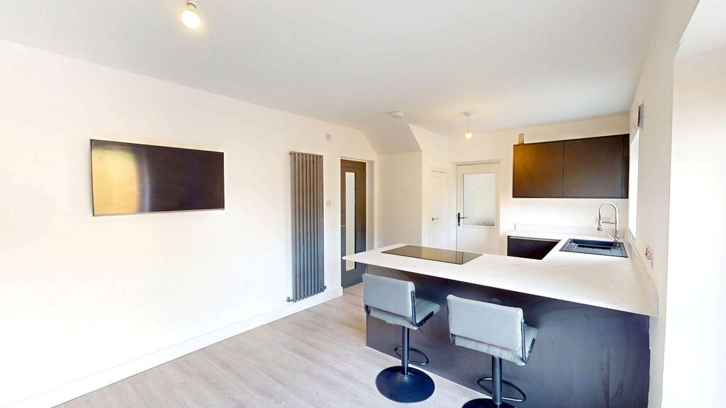 Property photo 3 of 20 Kitchen