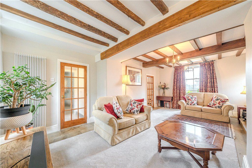 Property photo 3 of 35 Sitting Room