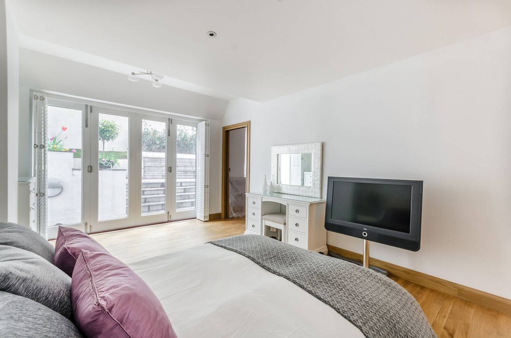 Property photo 3 of 10