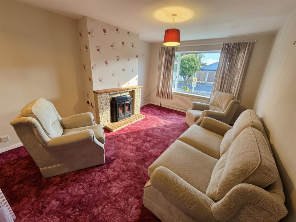Property photo 3 of 10 4 Lexington - Lounge.Jpg