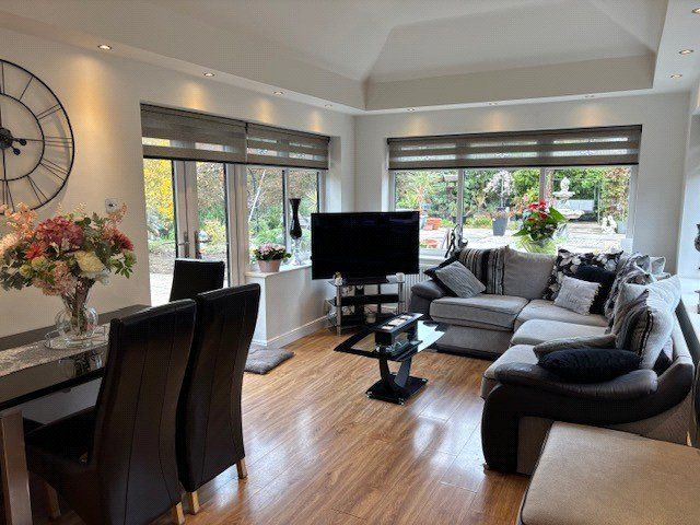 Property photo 3 of 22 Sitting/Dining Room