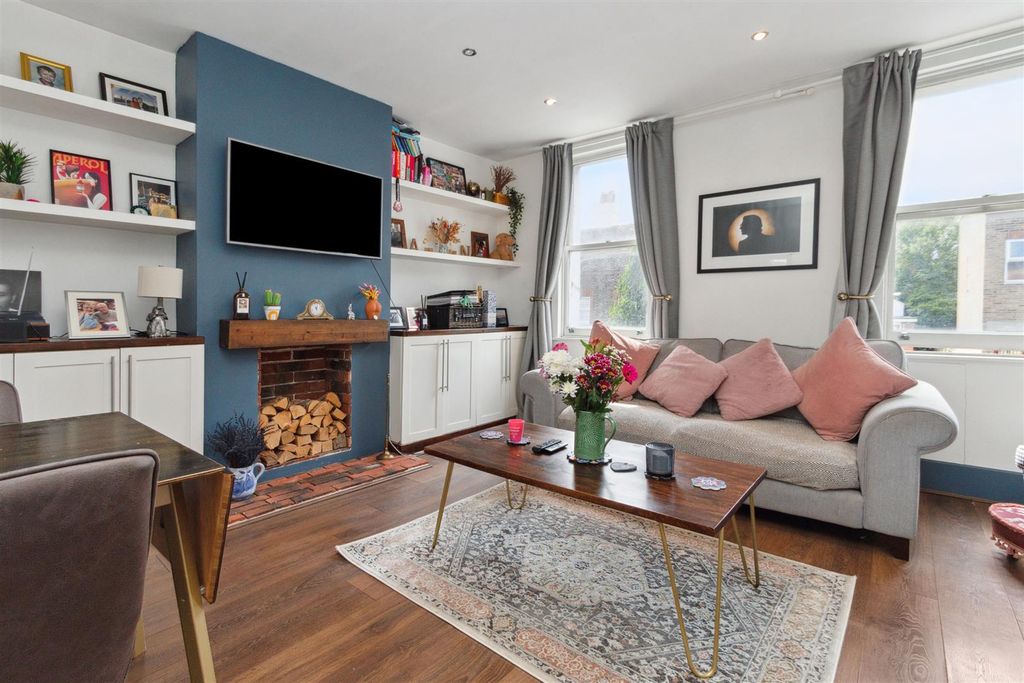 Property photo 1 of 7 Kingston Road Sw19 Reception 1
