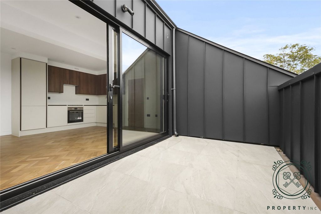 Property photo 2 of 12 Balcony