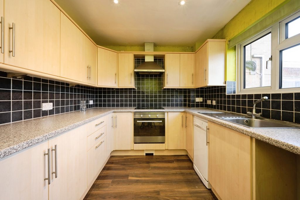 Property photo 1 of 17 Kitchen
