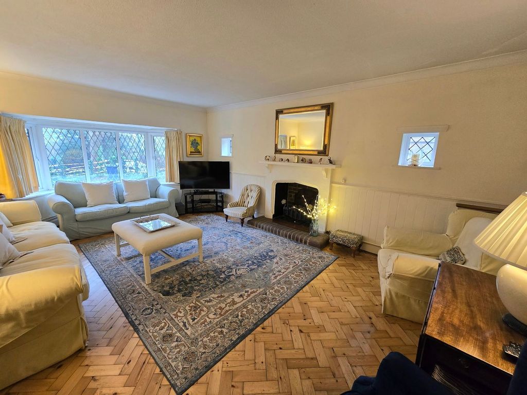 Property photo 3 of 28