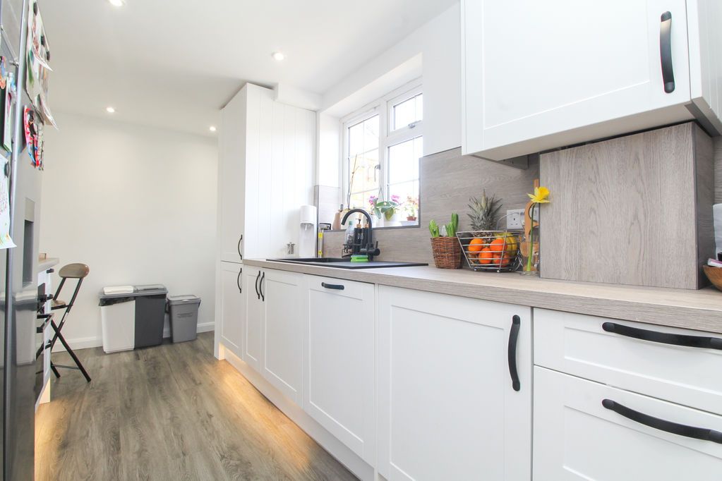 Property photo 2 of 18 Kitchen