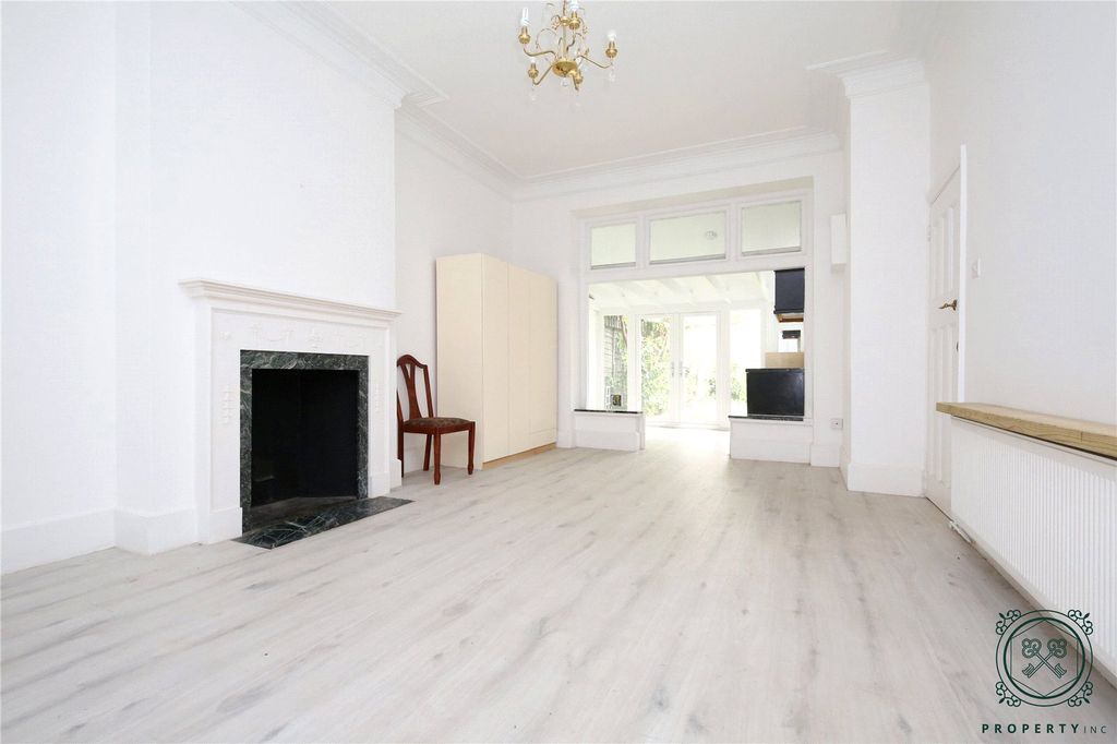 Property photo 3 of 16 Reception