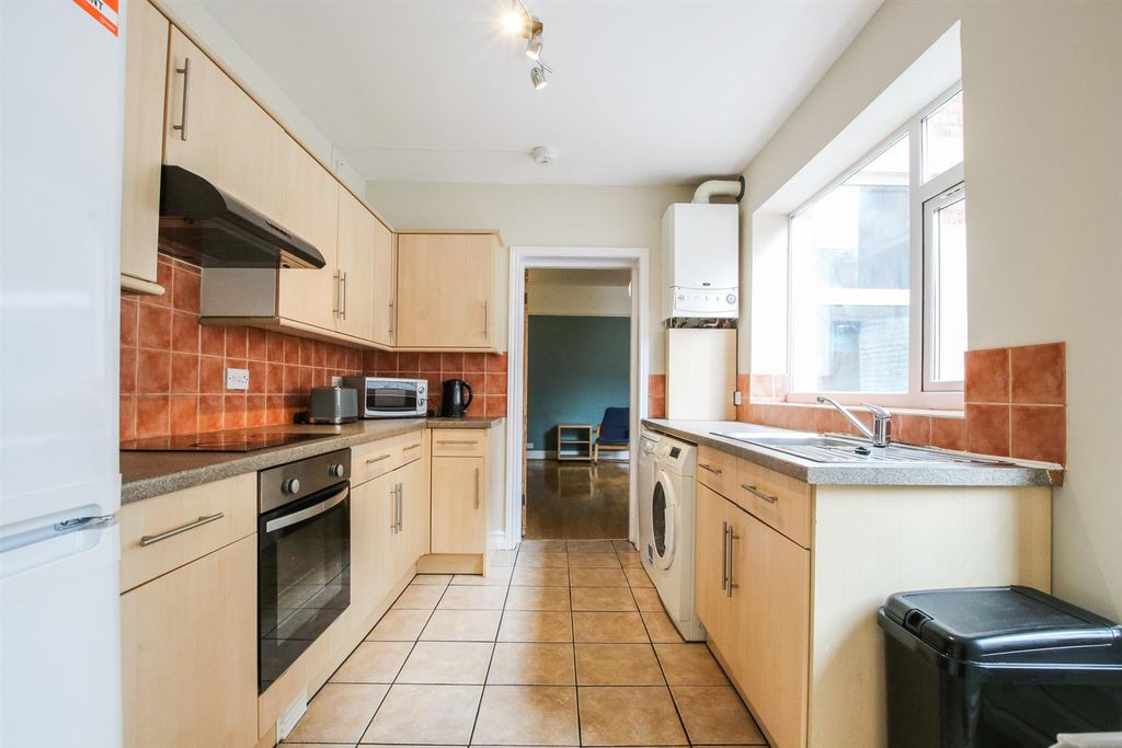 Property photo 2 of 12 Kitchen