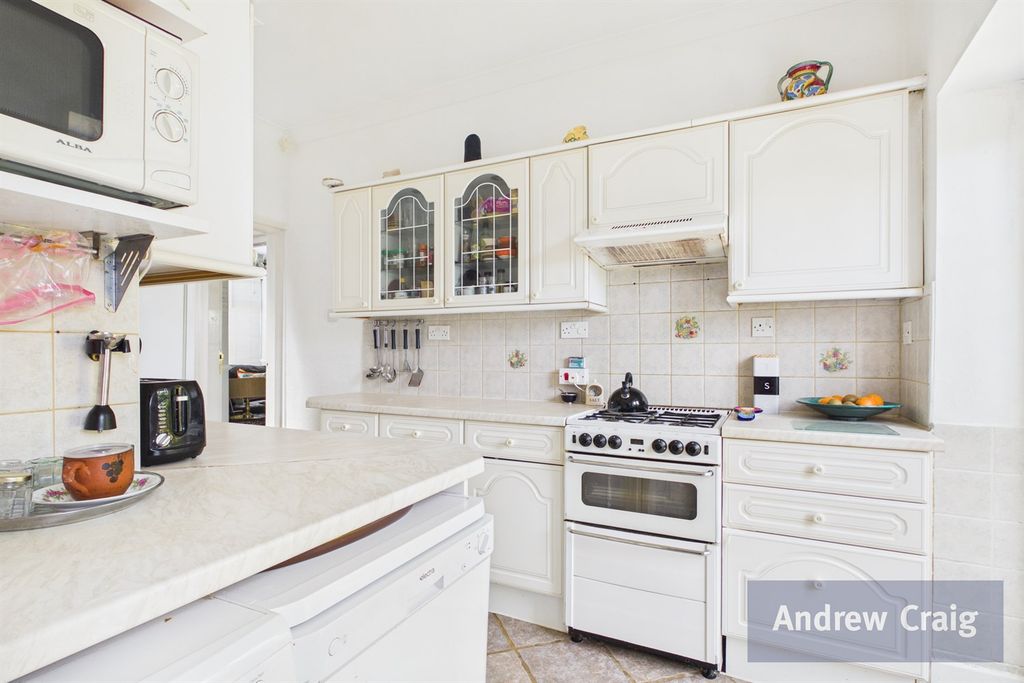Property photo 3 of 17 Kitchen
