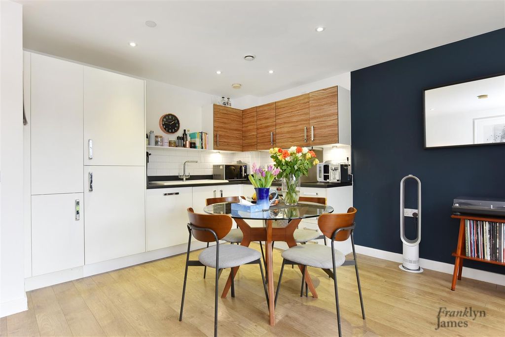 Property photo 3 of 9 Moro Apartments (4).Jpg