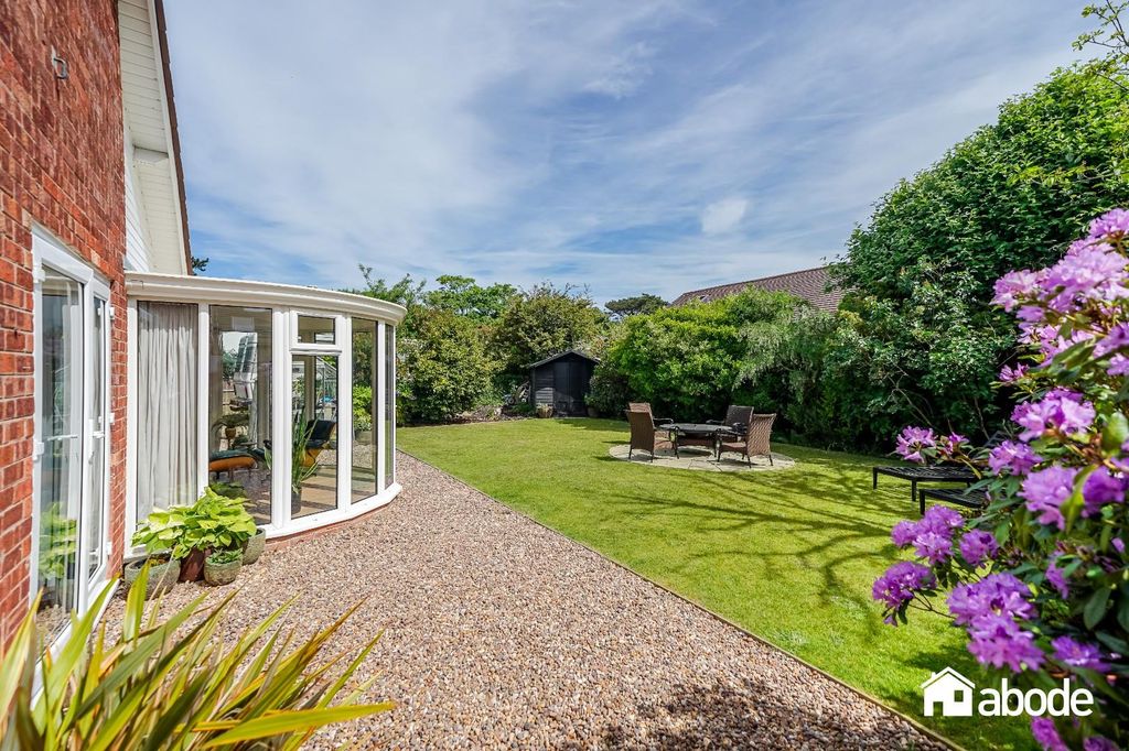 Property photo 2 of 34