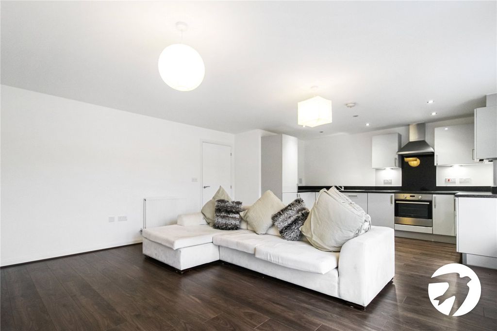 Property photo 2 of 7 Livingroom