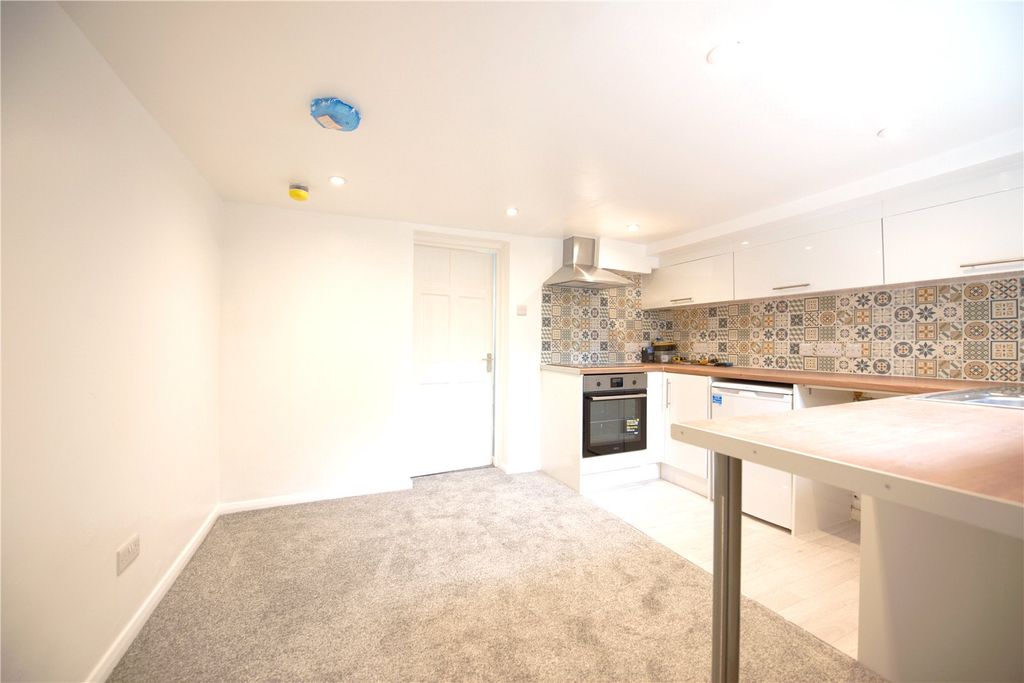 Property photo 1 of 5 Picture No. 05