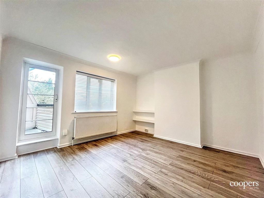 Property photo 1 of 7 Lounge 2 (2).Jpg