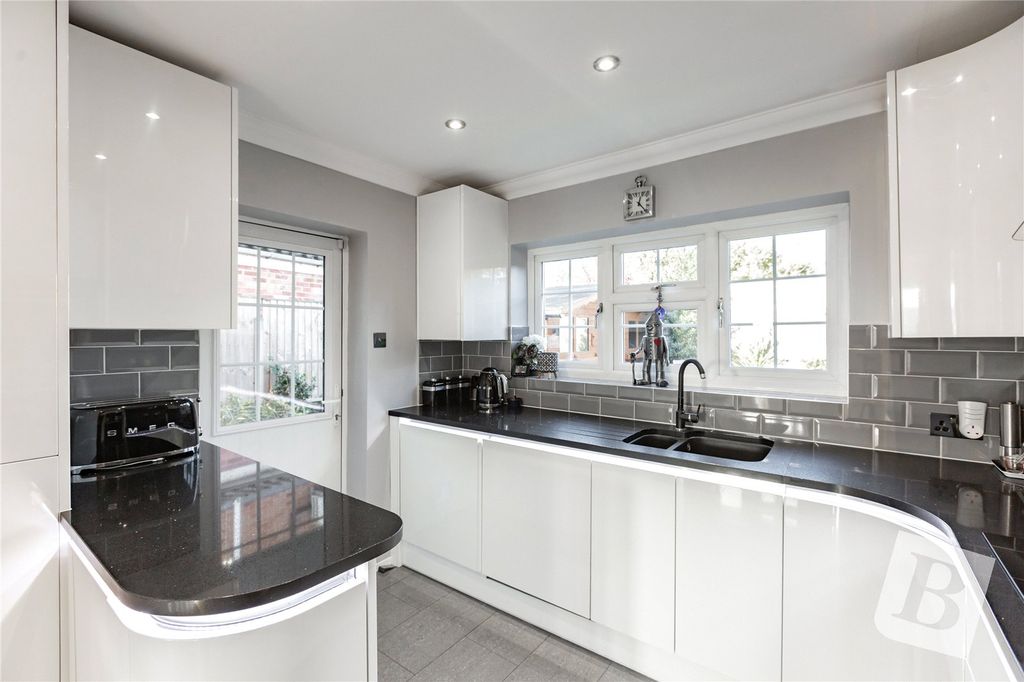 Property photo 2 of 17 Kitchen