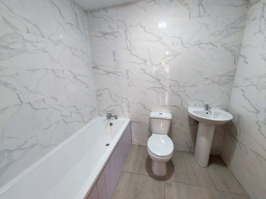 Property photo 3 of 6 Bathroom