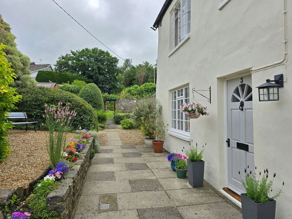 Property photo 3 of 32