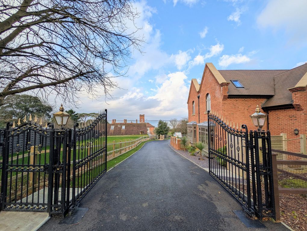 Property photo 2 of 31