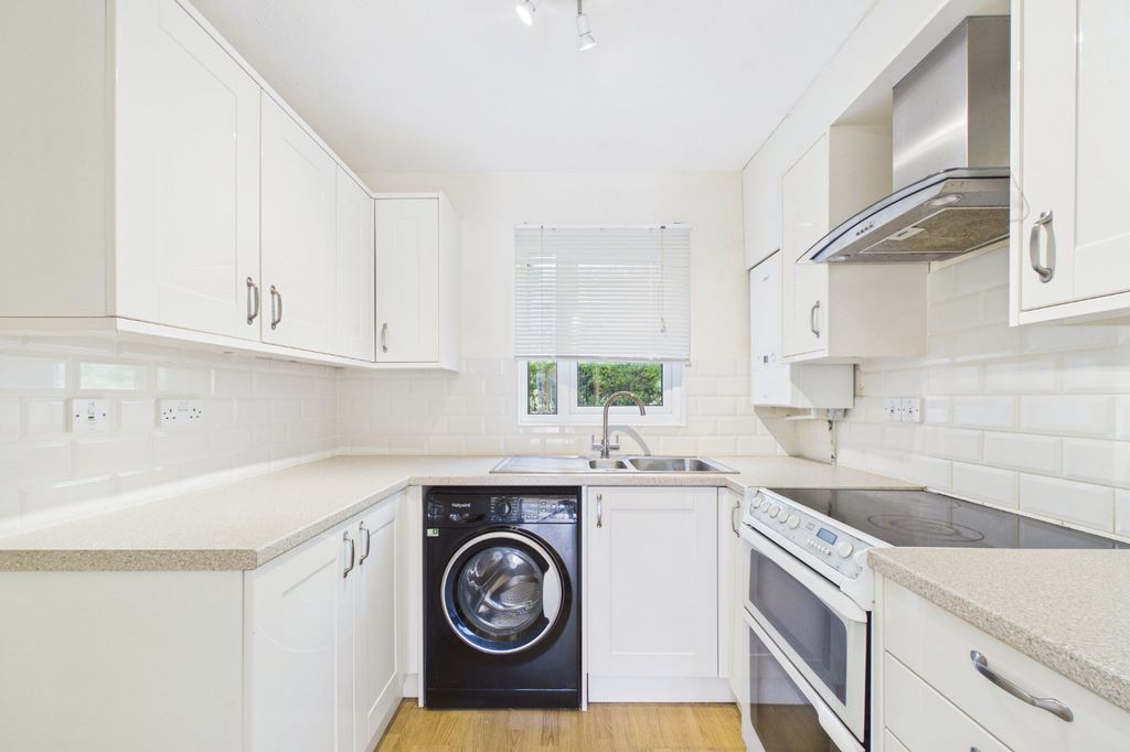 Property photo 3 of 8 Picture No. 23