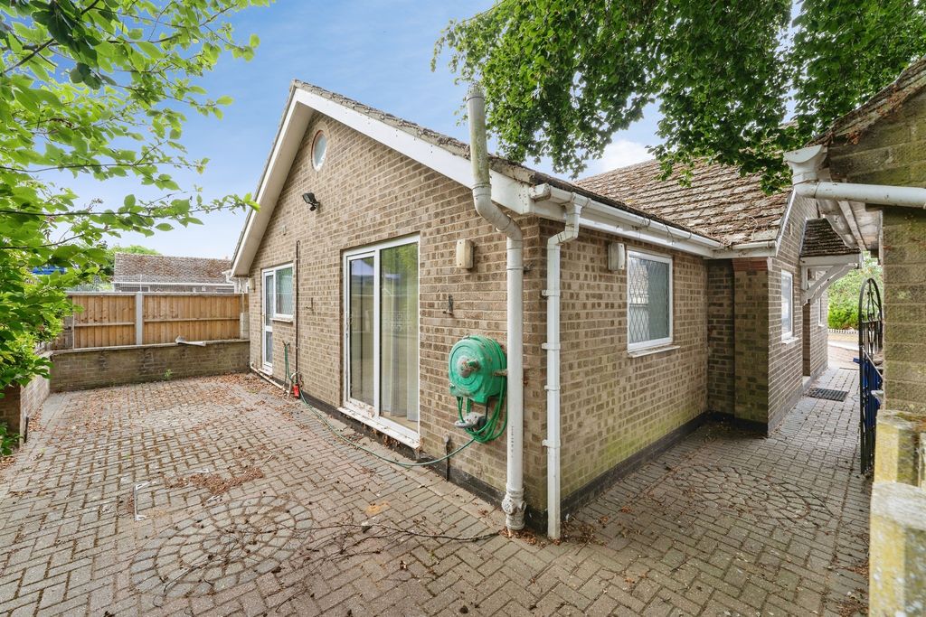 Property photo 3 of 27
