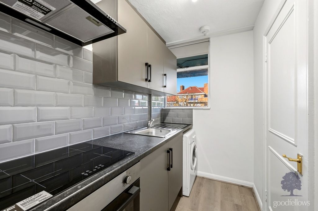 Property photo 2 of 11 Picture No. 13