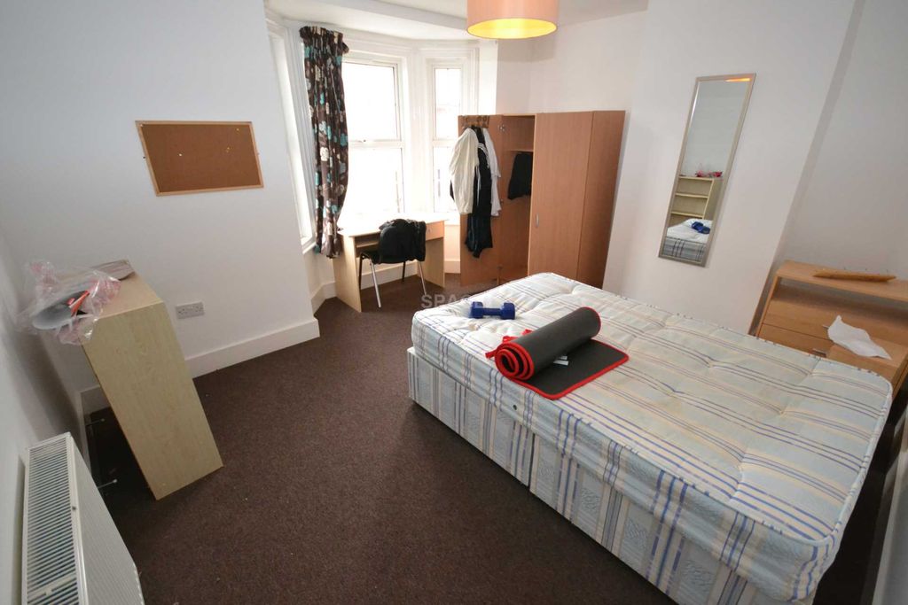 Property photo 2 of 6