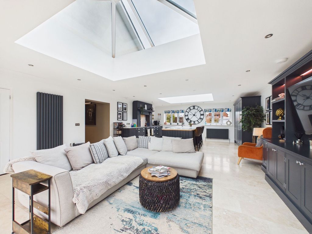 Property photo 2 of 32