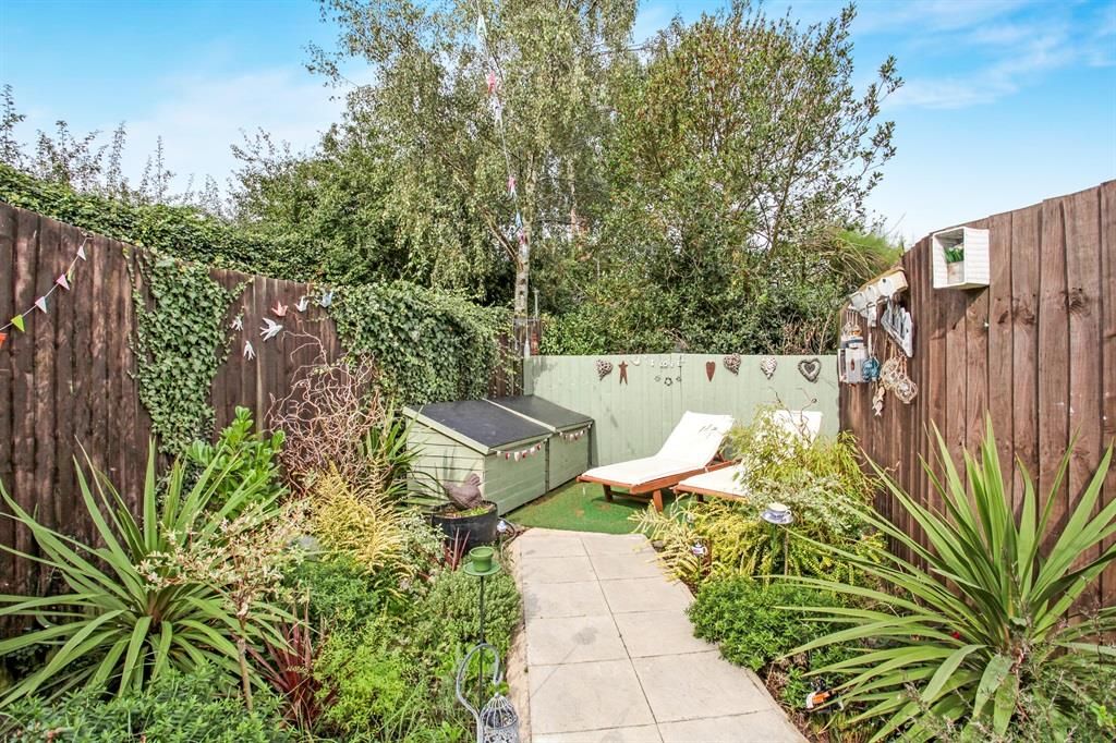 Property photo 2 of 8 Garden