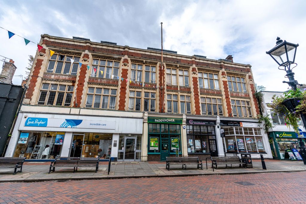 Property photo 1 of 9 5 Faraday House