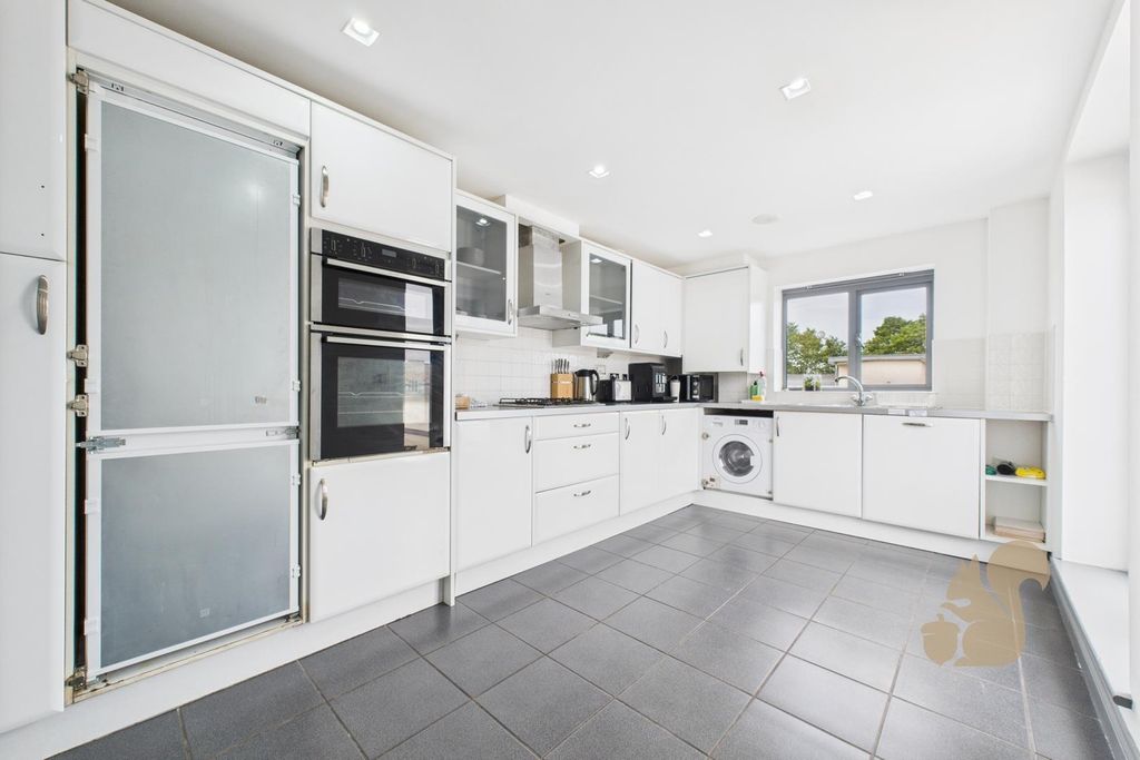 Property photo 2 of 16 Cam05565G0-Pr0007-Still019.Jpg