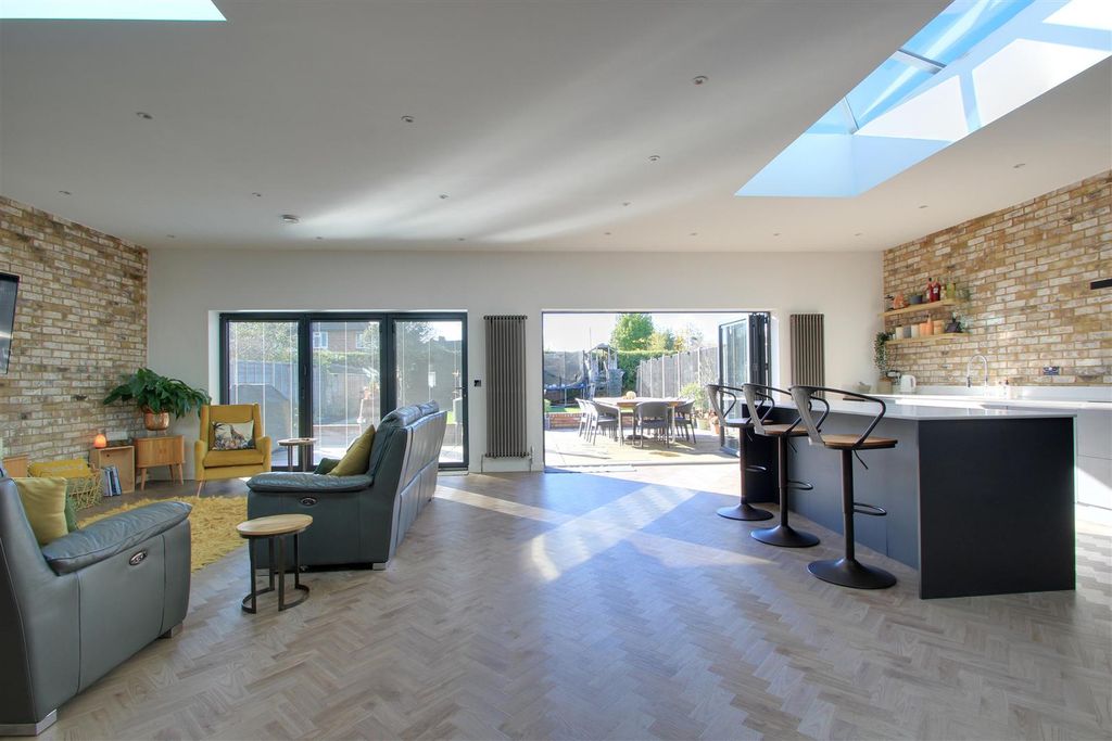 Property photo 2 of 47 Img_4905-Img_4907.Jpg