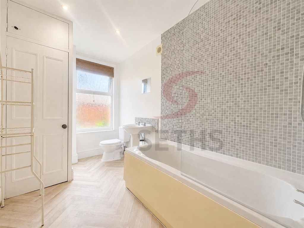 Property photo 3 of 6 W.C/Shower