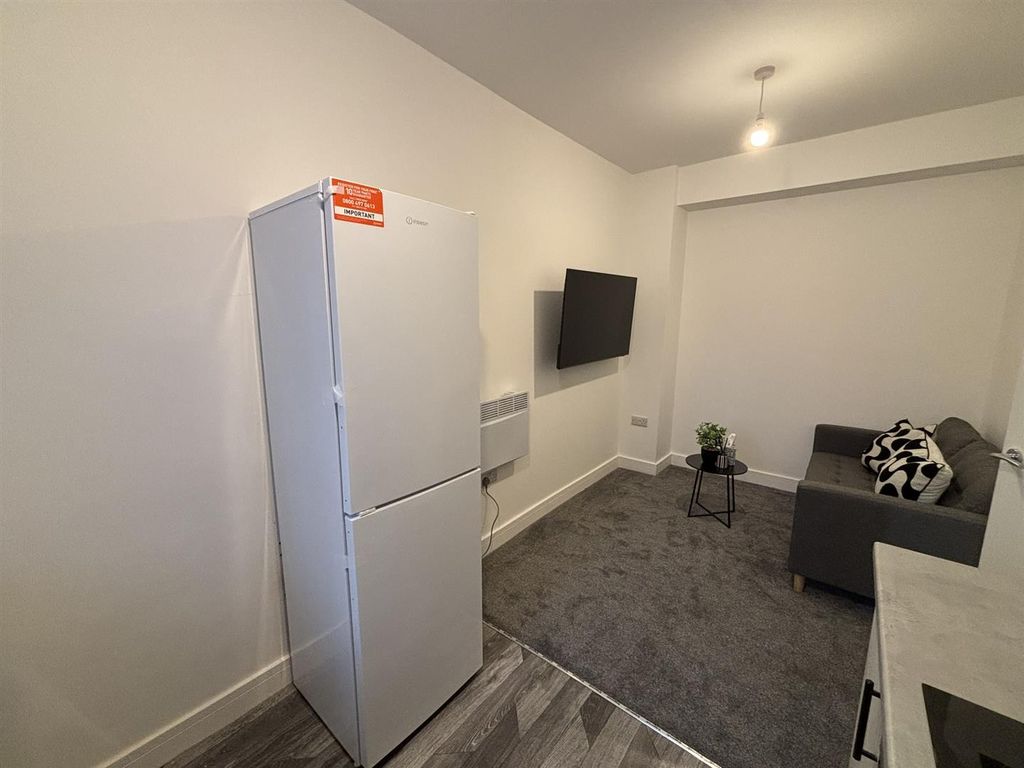 Property photo 3 of 12 Lounge