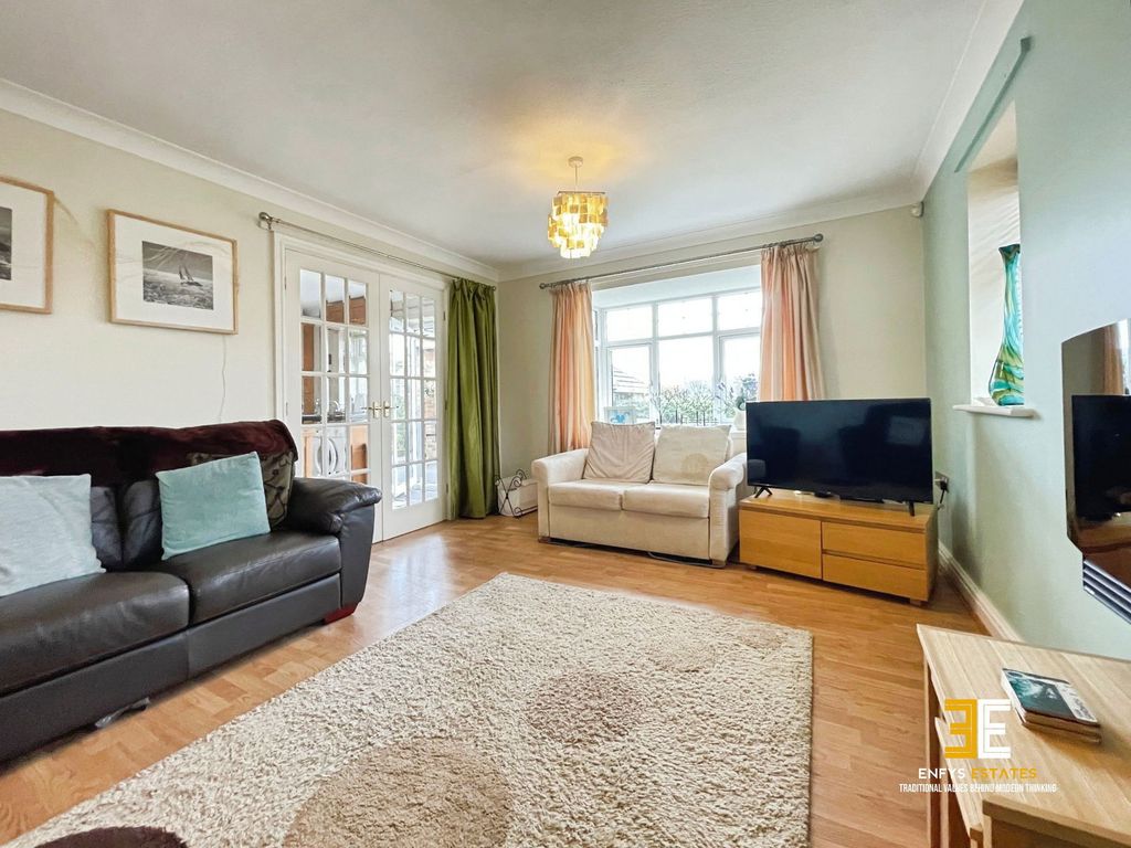 Property photo 3 of 32