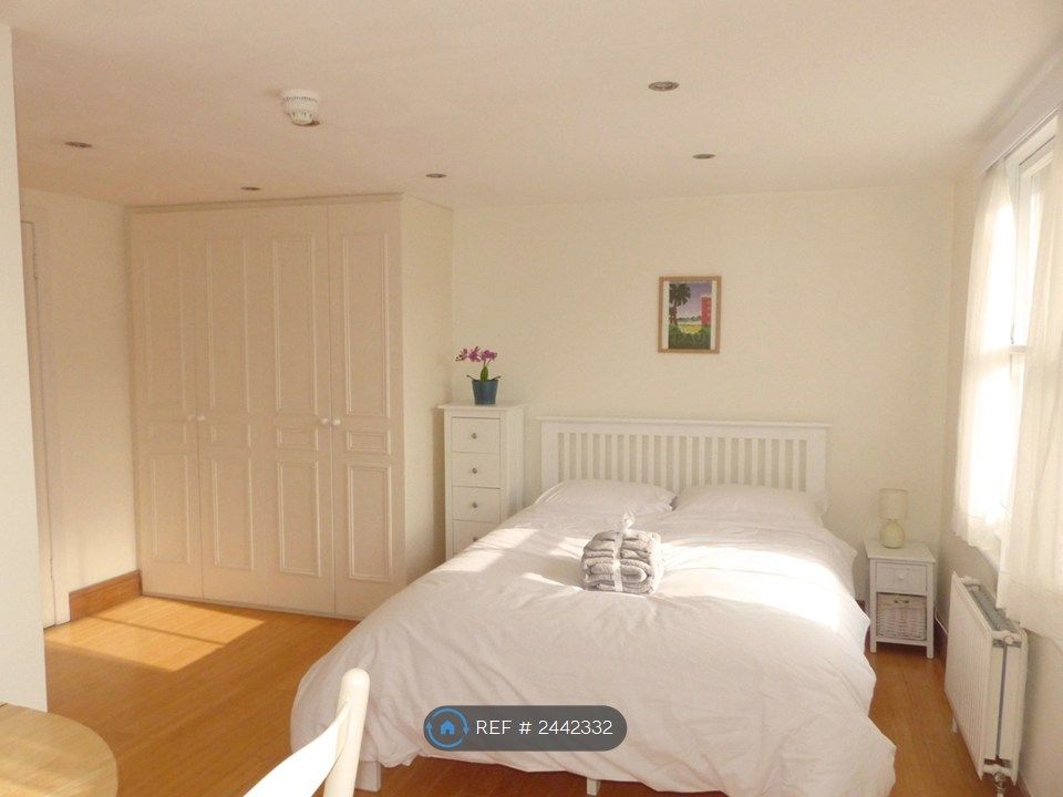 Property photo 2 of 15 Bedroom 1